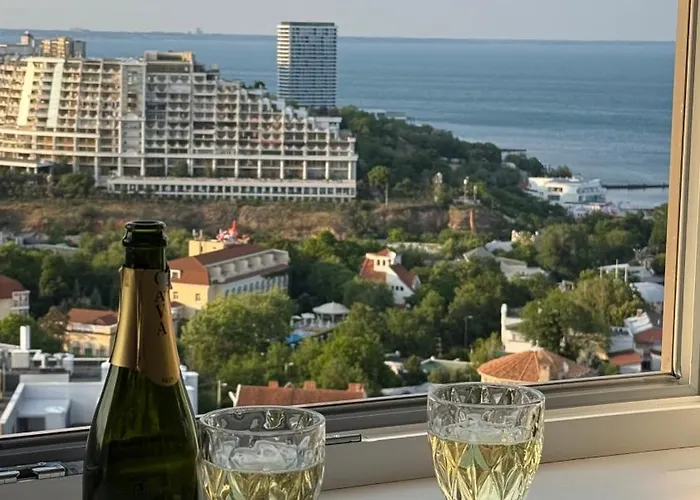 Apartment з видом на море та місто