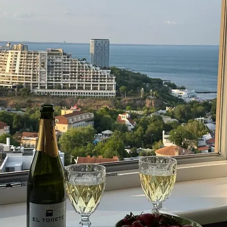 アパート з видом на море та місто